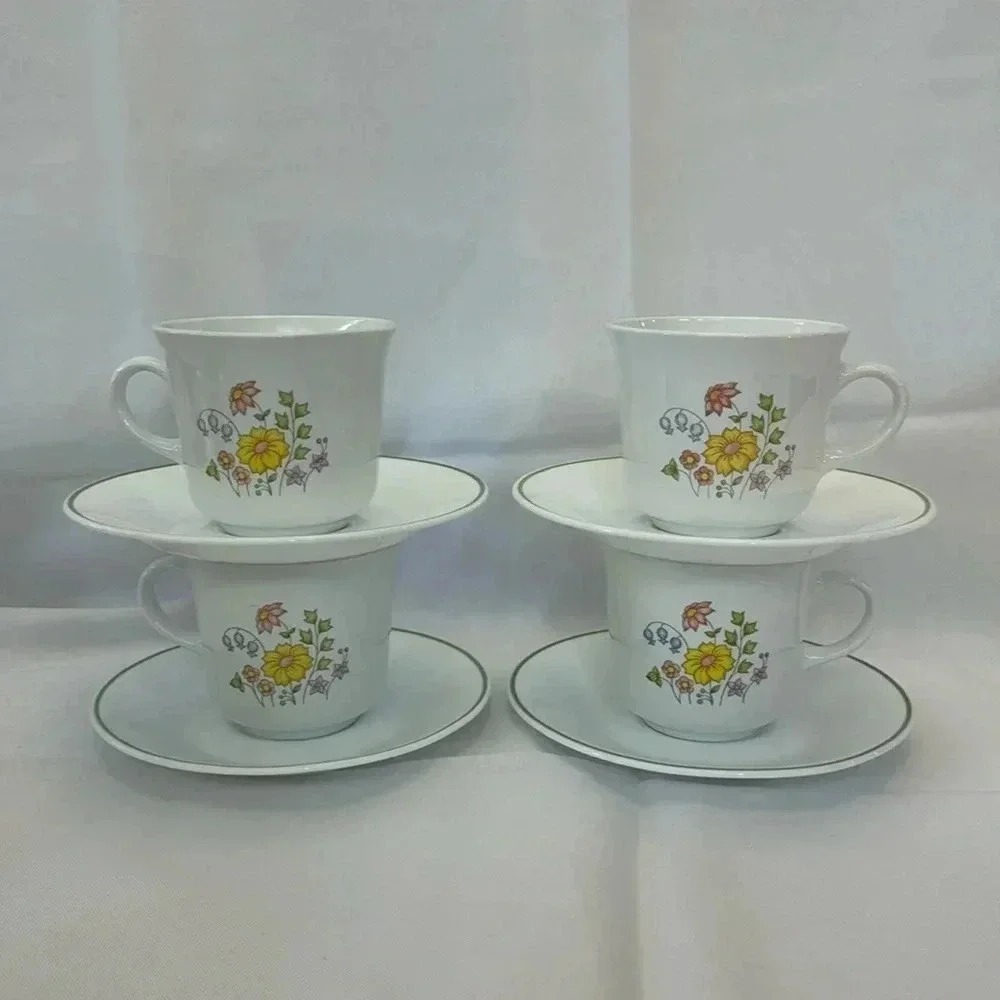 Vintage 1970s Corning Corelle "Spring Meadow”
Cup Mugs - Set of 4 with Saucers